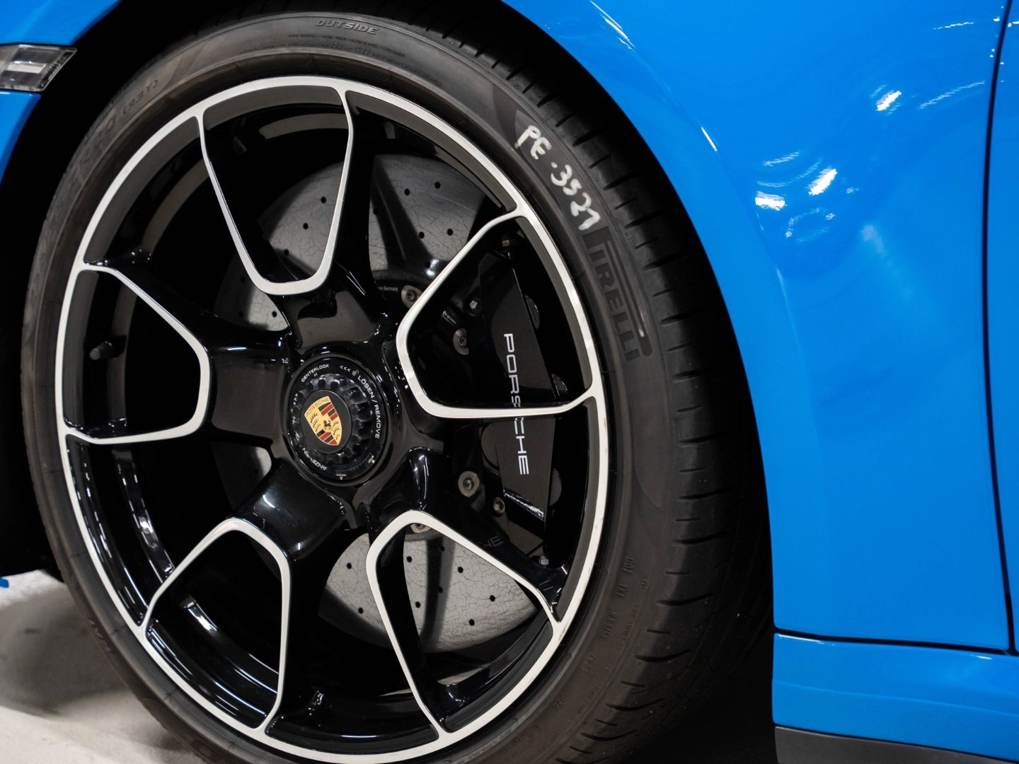 Porsche 992 Turbo S Burmester InnoDrive PCCB Lift-VA