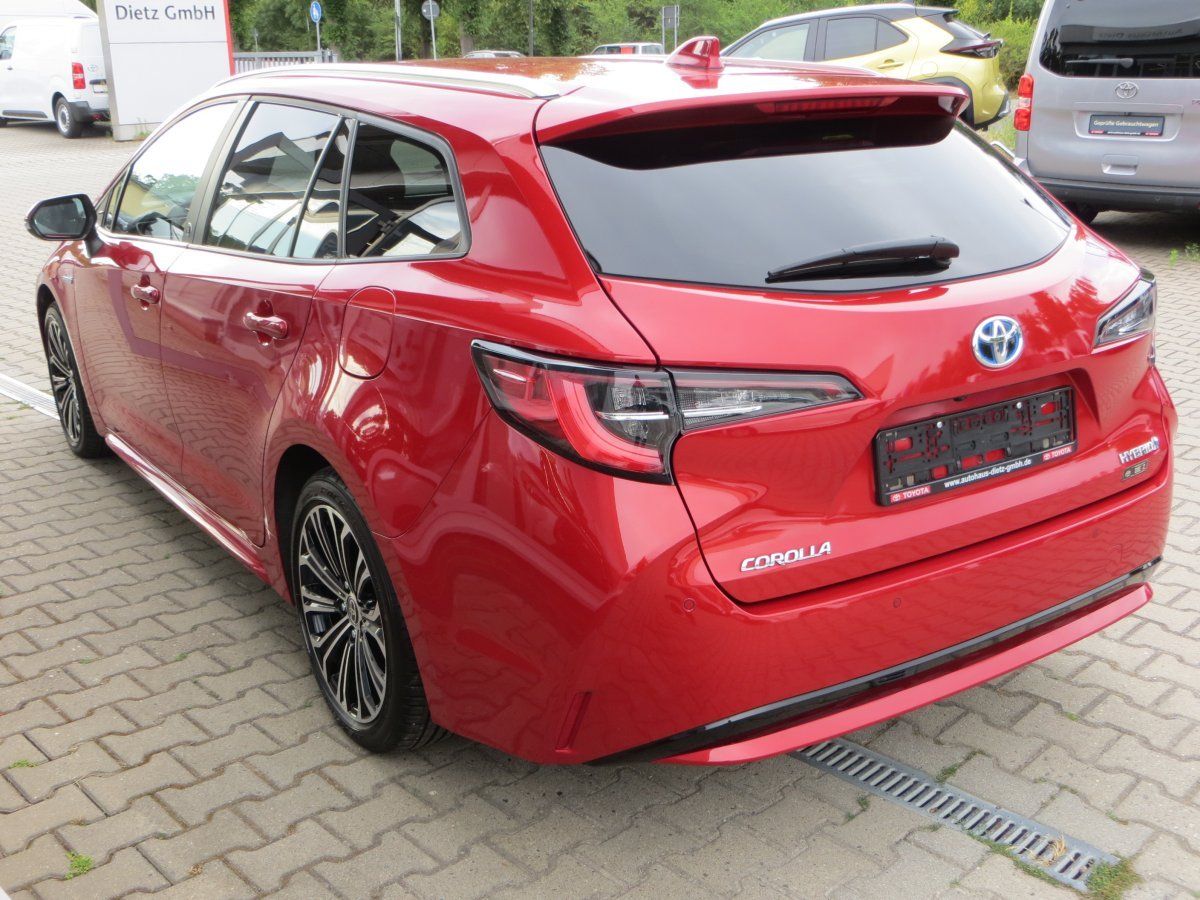 Toyota Corolla 1.8 Hybrid Team - Samsaru's Car Outlet