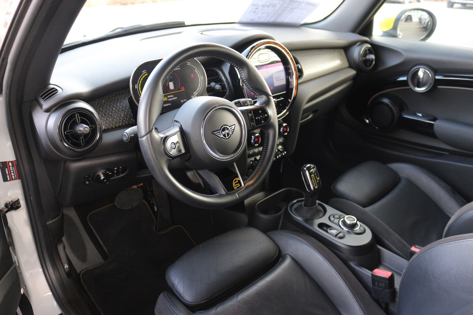 MINI Cooper SE Hatch - Samsaru's Car Outlet