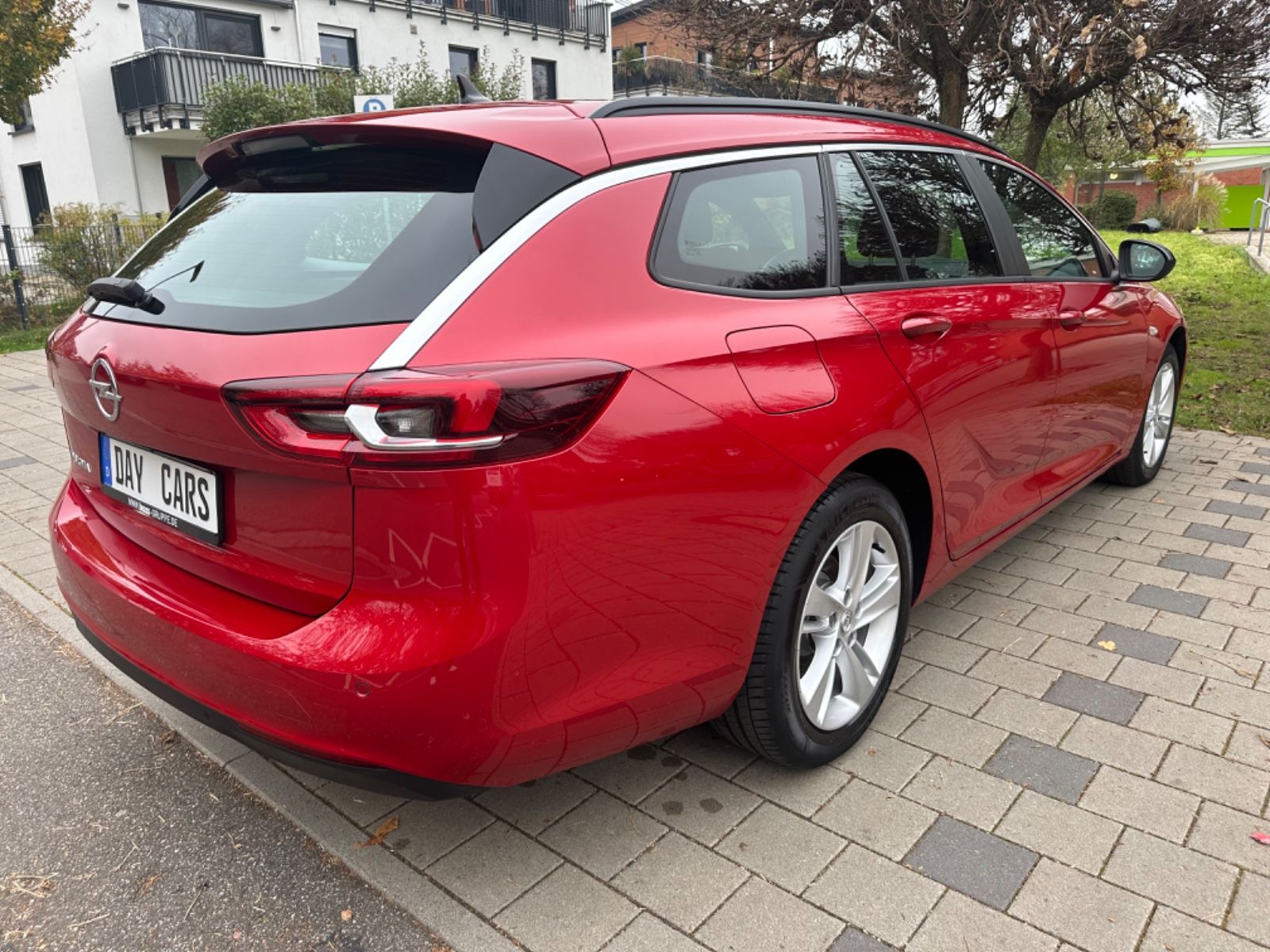 Opel Insignia Sports Business - Samsaru's Car Outlet