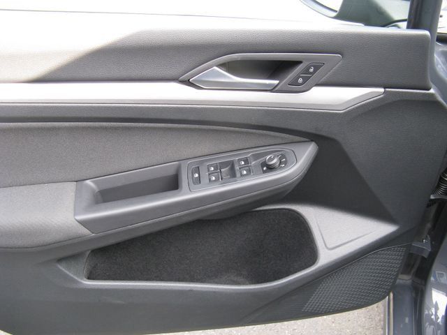 Volkswagen Golf VIII Life 2.0 - Samsaru's Car Outlet