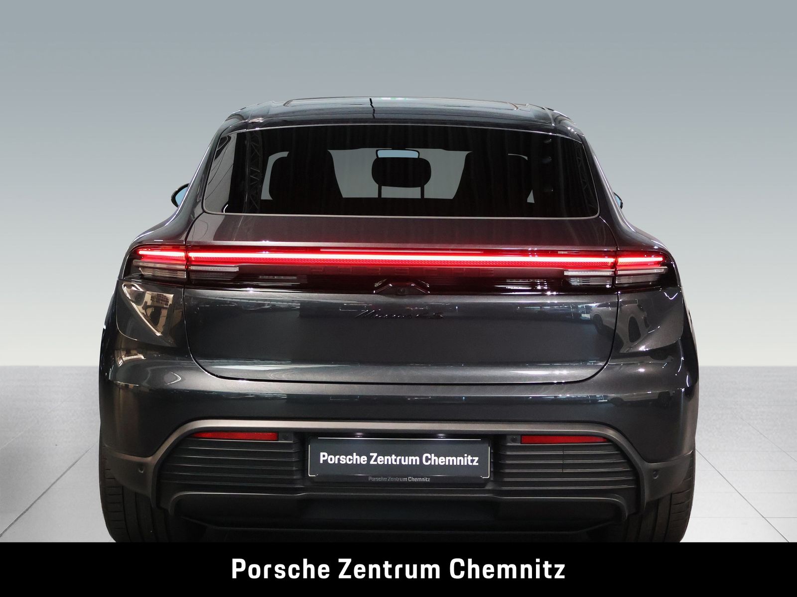 Porsche Macan 4S Electric Luft;AHZV;Pano;BOSE;Matrix-LED