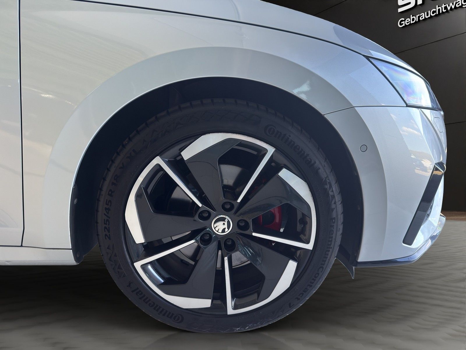 Skoda Octavia Combi 2.0 TDI RS - Samsaru's Car Outlet