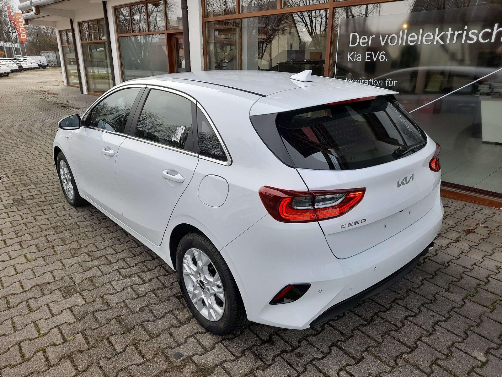 Kia Ceed Vision - Samsaru's Car Outlet