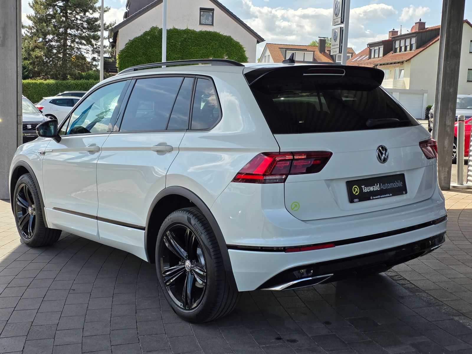 Volkswagen Tiguan 2.0 TSI DSG 4M R-Line - Samsaru's Car Outlet