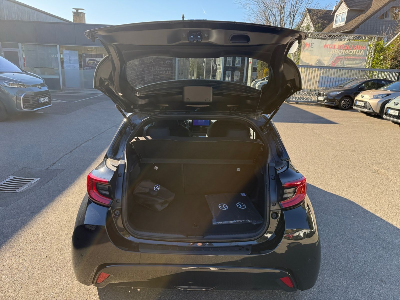 Toyota Yaris 1,5l Hybrid Style,Car Play,PDC