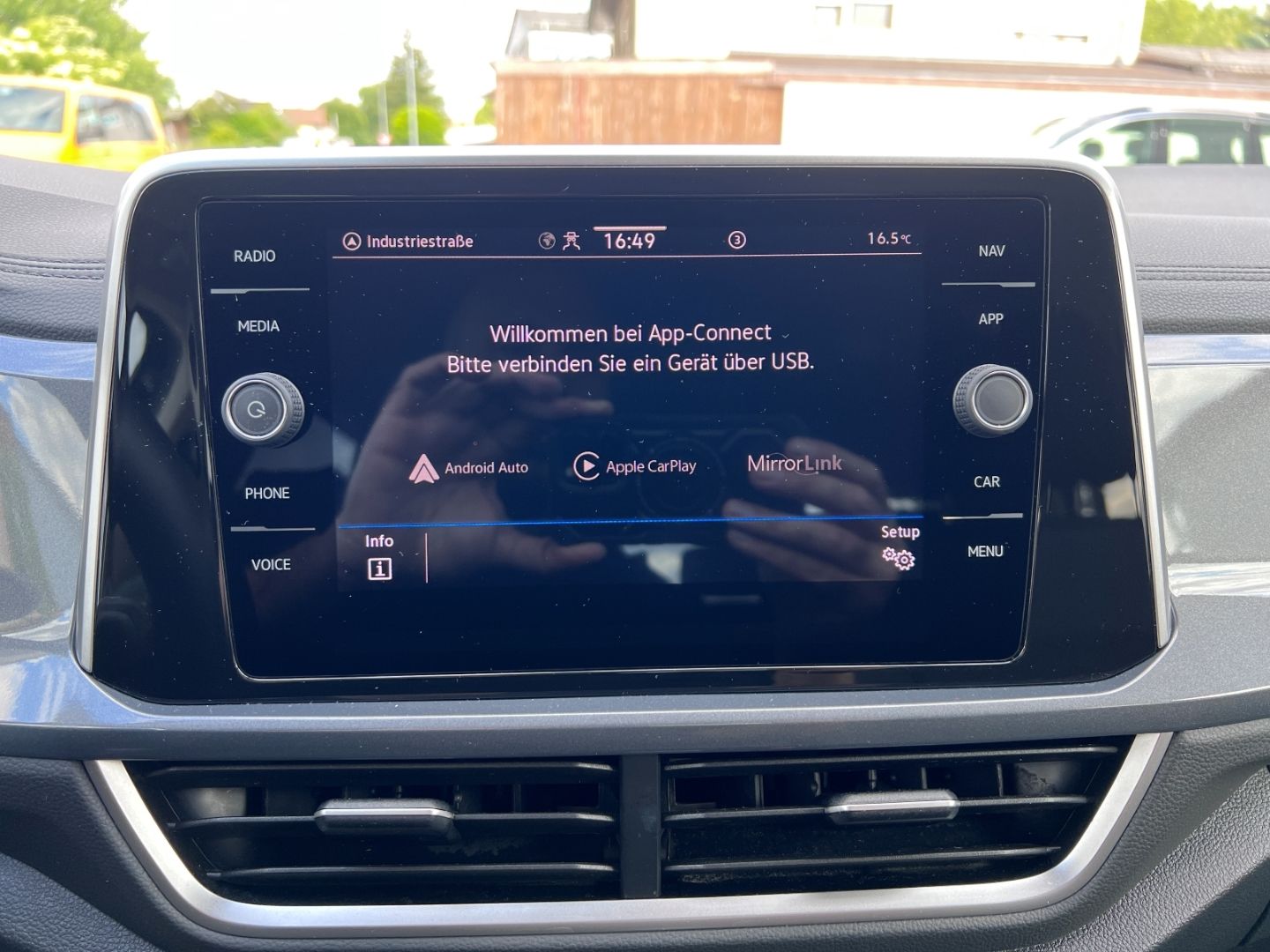 Volkswagen T-Roc 1.0TSI Style - Samsaru's Car Outlet