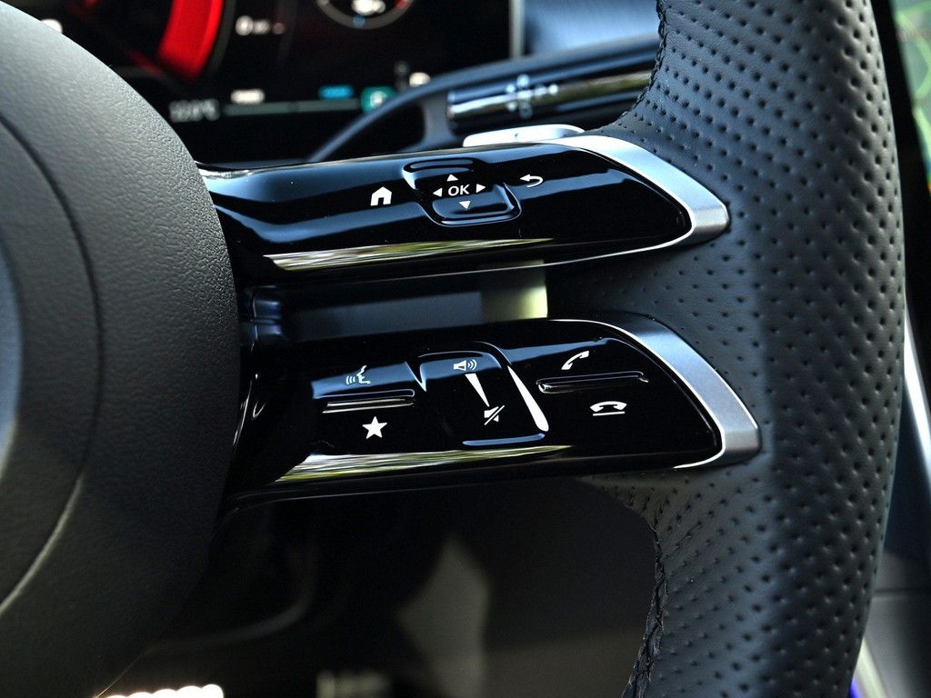 Mercedes-Benz GLC 220 d 4M AMG Line Night AHK Distr Pano Kamer