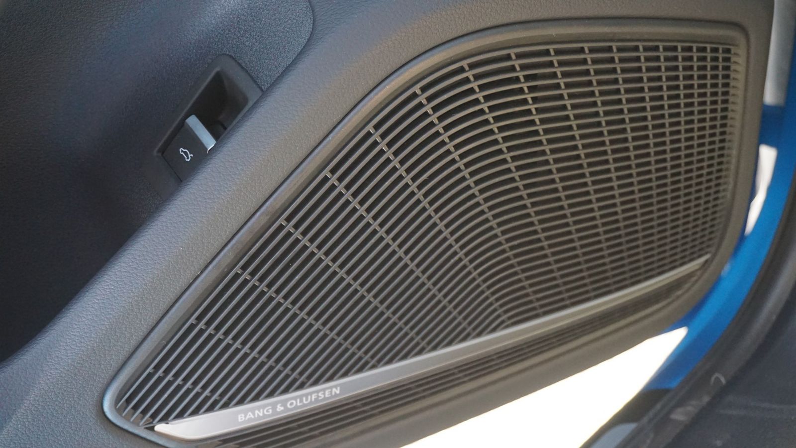 Audi A4 40 quattro S-Line - Samsaru's Car Outlet