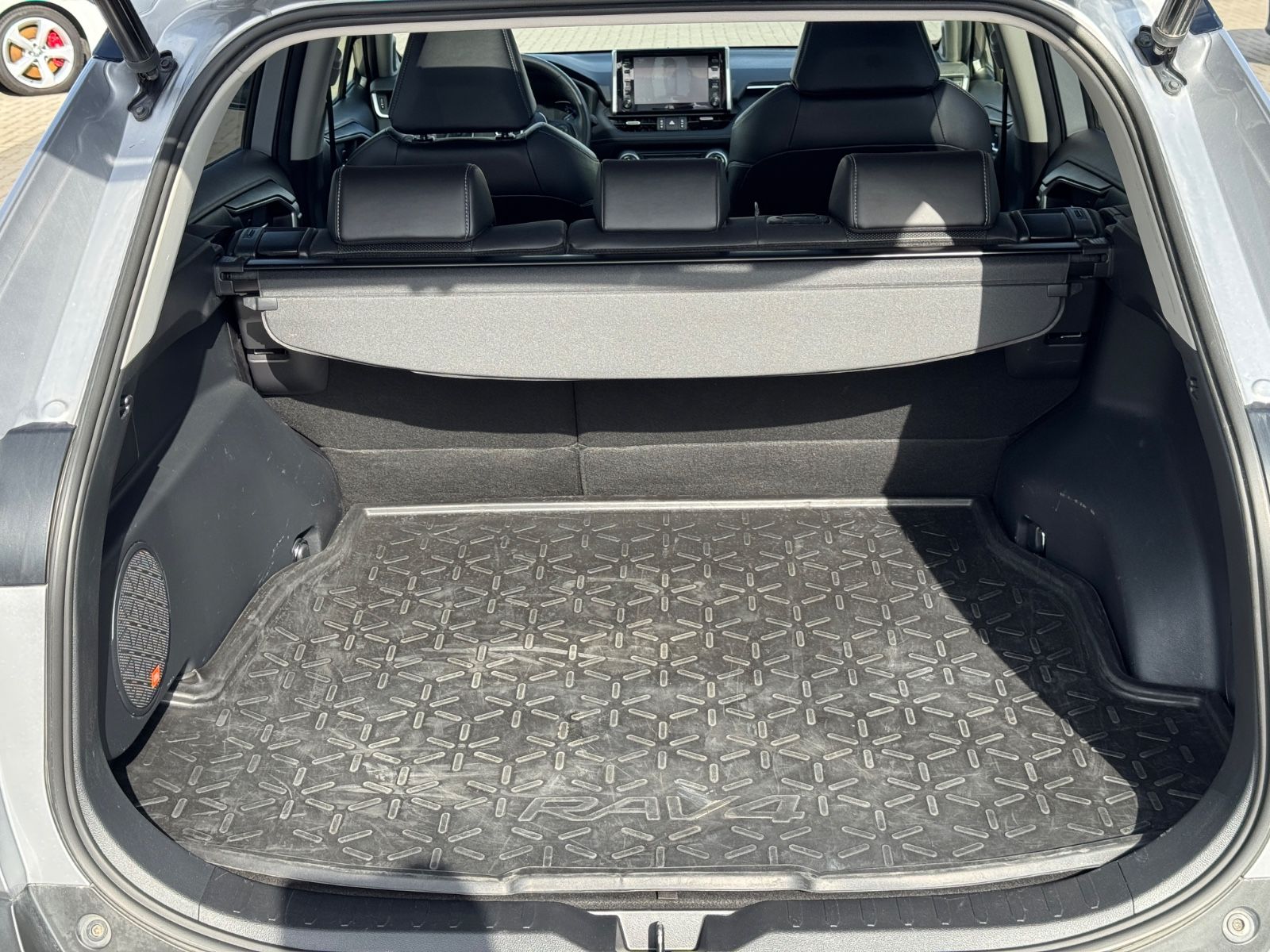 Toyota RAV 4 RAV4 Hybrid 4x4 Lounge - Samsaru's Car Outlet
