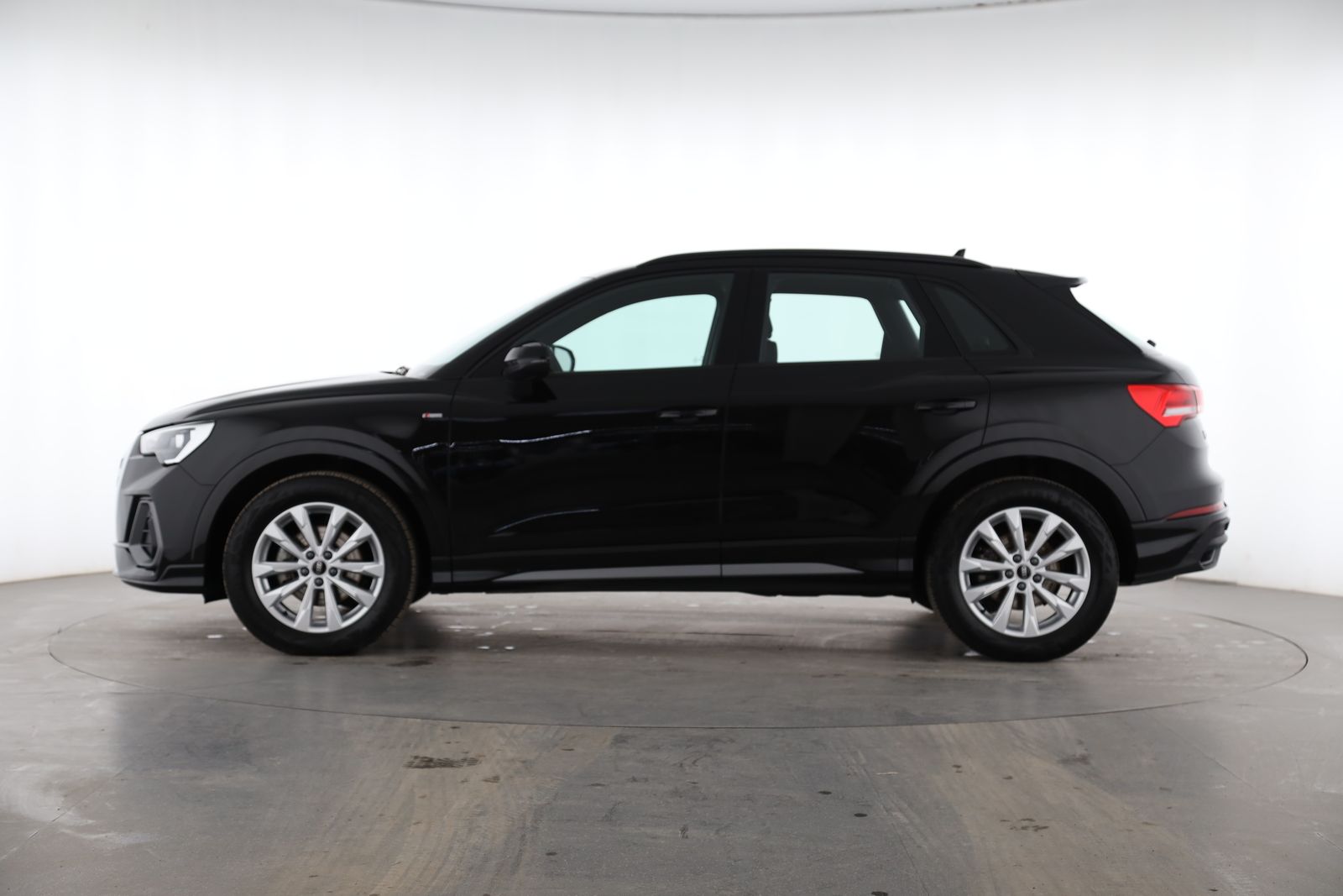 Audi Q3 35 TDI quattro S tronic S line - Samsaru's Car Outlet