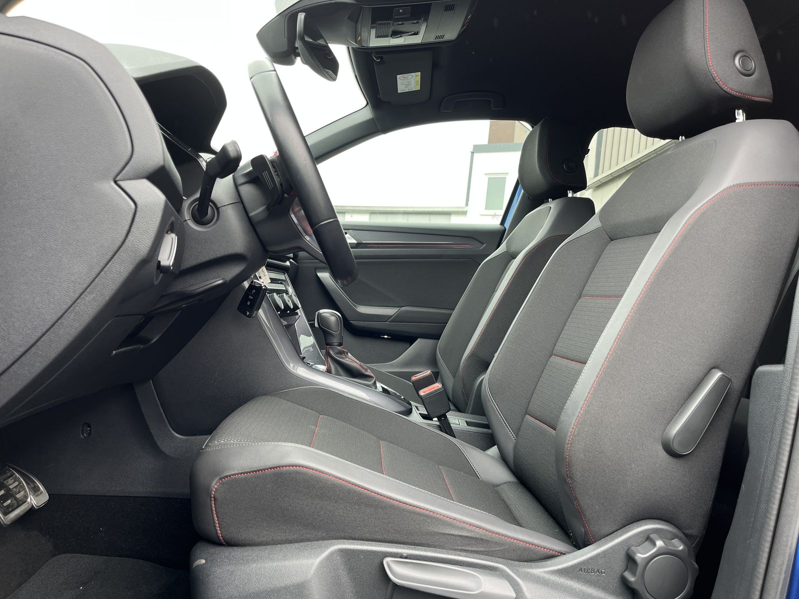 Volkswagen T-Roc 1.5 TSI DSG Sport - Samsaru's Car Outlet