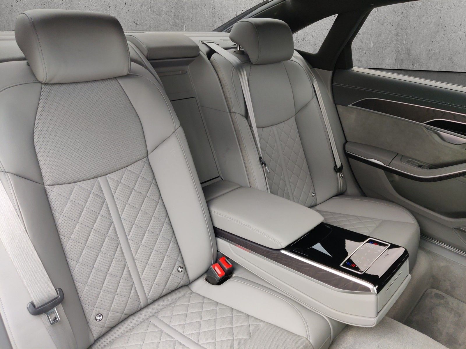 Audi A8 50 TDI L quattro - Samsaru's Car Outlet