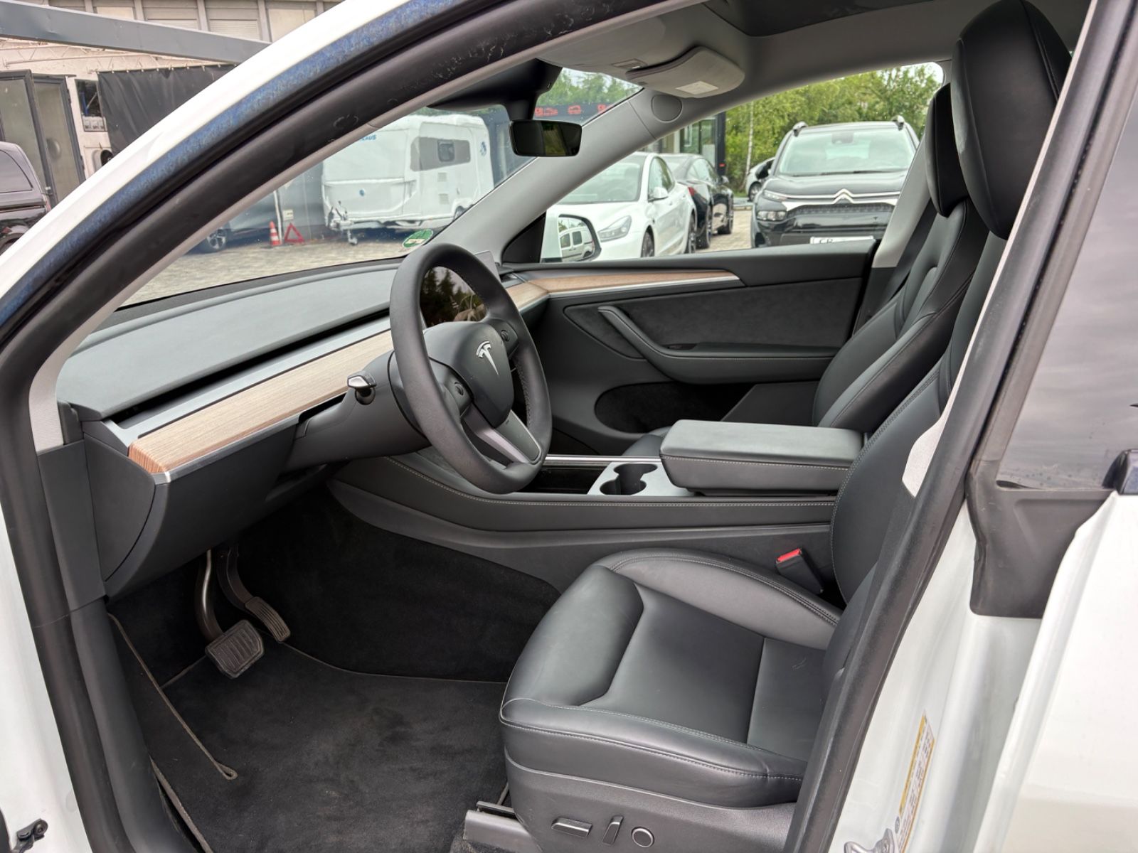Tesla Model Y Long Range Dual AWD 8 fach Alu