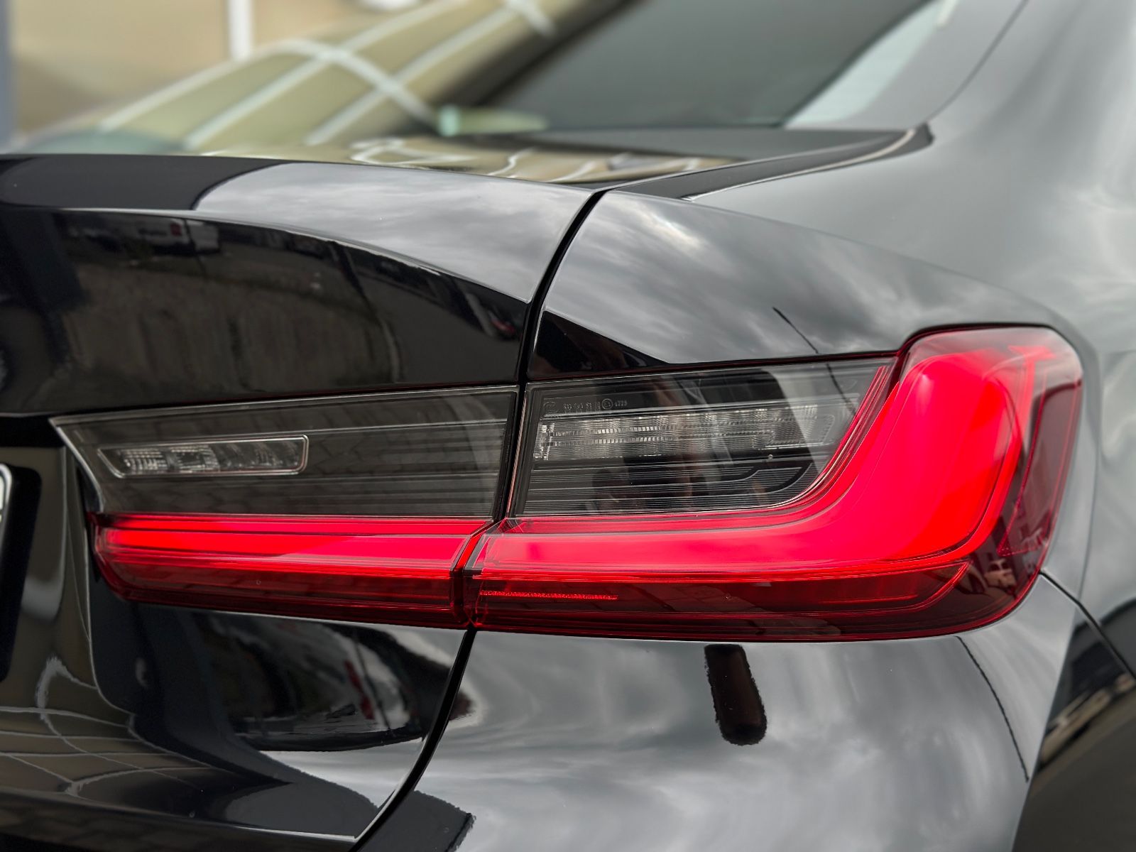 BMW 320 d xDrive Laser Leder HuD Key Innovation - Samsaru's Car Outlet