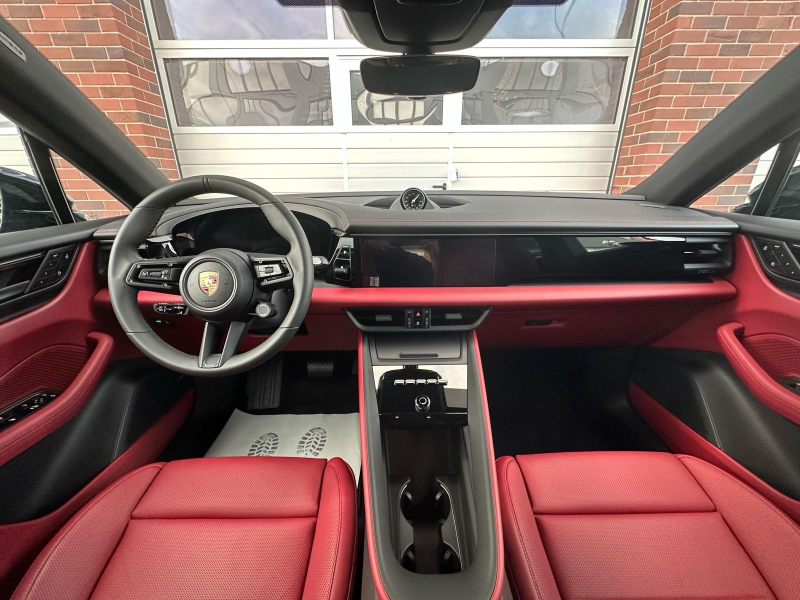 Porsche Macan 4 - Samsaru's Car Outlet