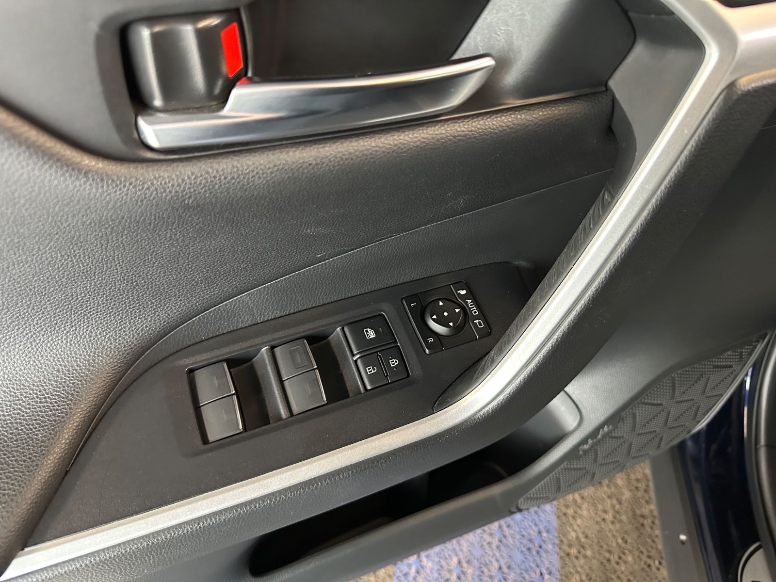 Toyota RAV4 Plug-in Hybrid 4x4 - Samsaru's Car Outlet