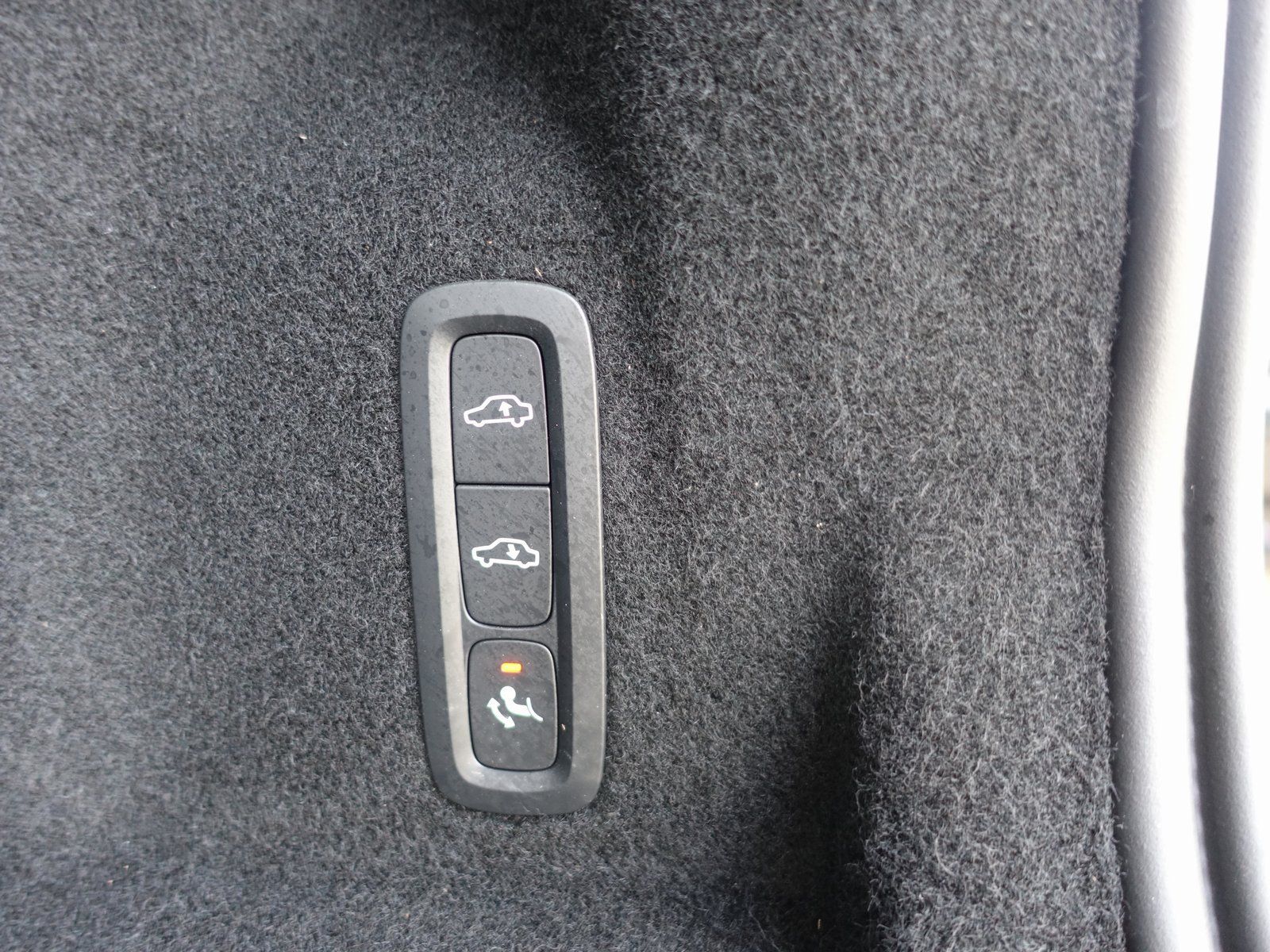 Volvo XC60 Black Edition Ultra T8 AWD/Massage/B&W/AHK