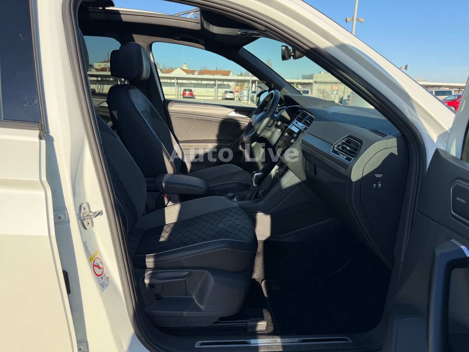 Volkswagen Tiguan 2.0 TDI*4M*DSG*R LINE*PANO*IQ-LED*AHK*VOL
