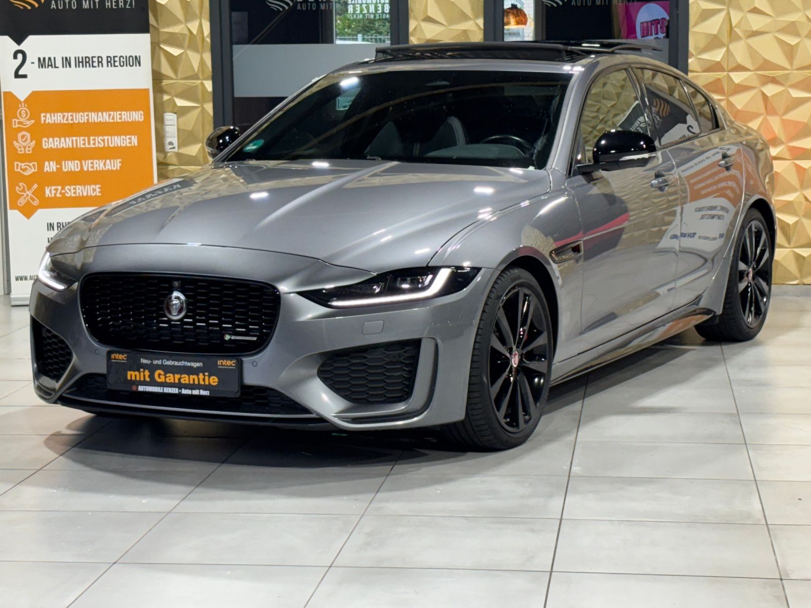 Jaguar XE R-Dynamic Black/360''KAM/PANO/EXCLUSIV/MERIDI