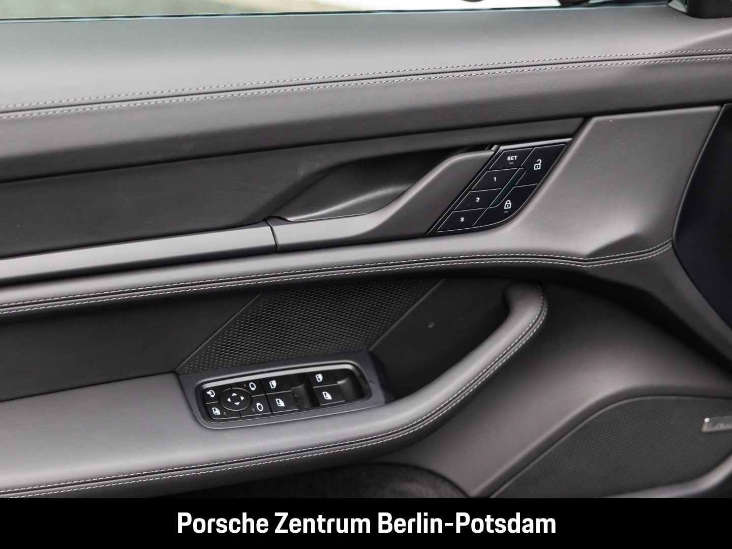 Porsche Taycan 4 Cross Turismo HD-Matrix InnoDrive 21-Zo