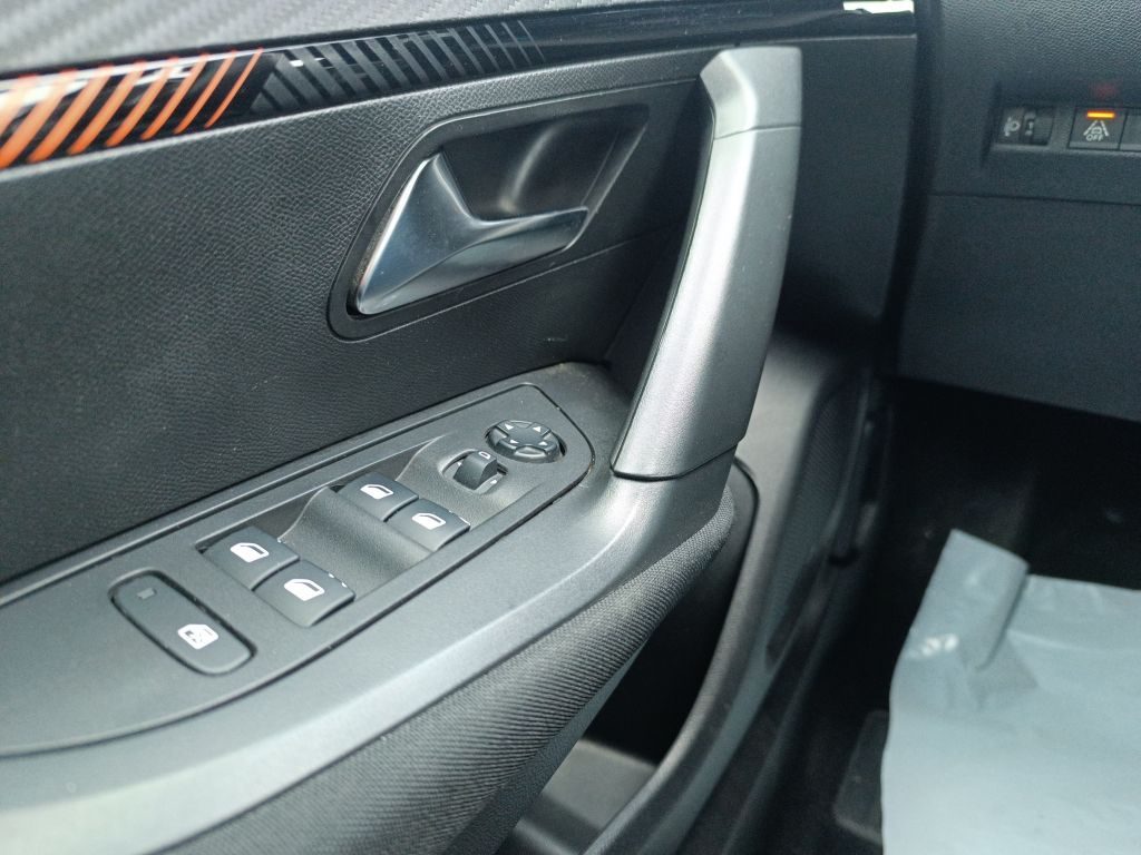 Peugeot 2008 Elektro Active - Samsaru's Car Outlet