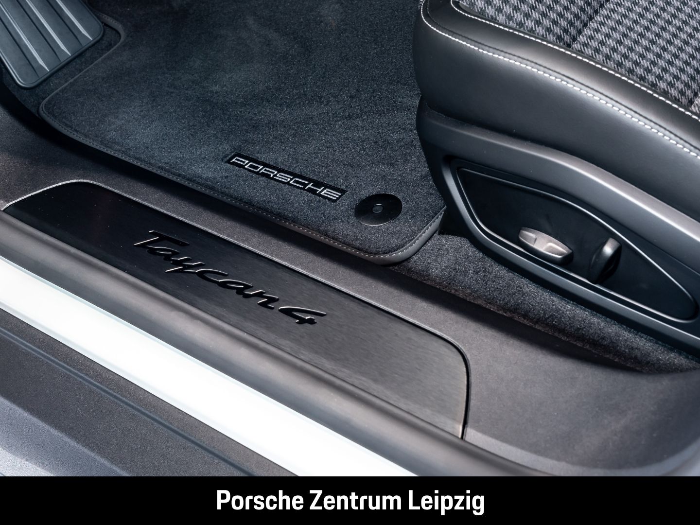 Porsche Taycan 4 SportDesign HD-Matrix ACC Pepita 21Zoll