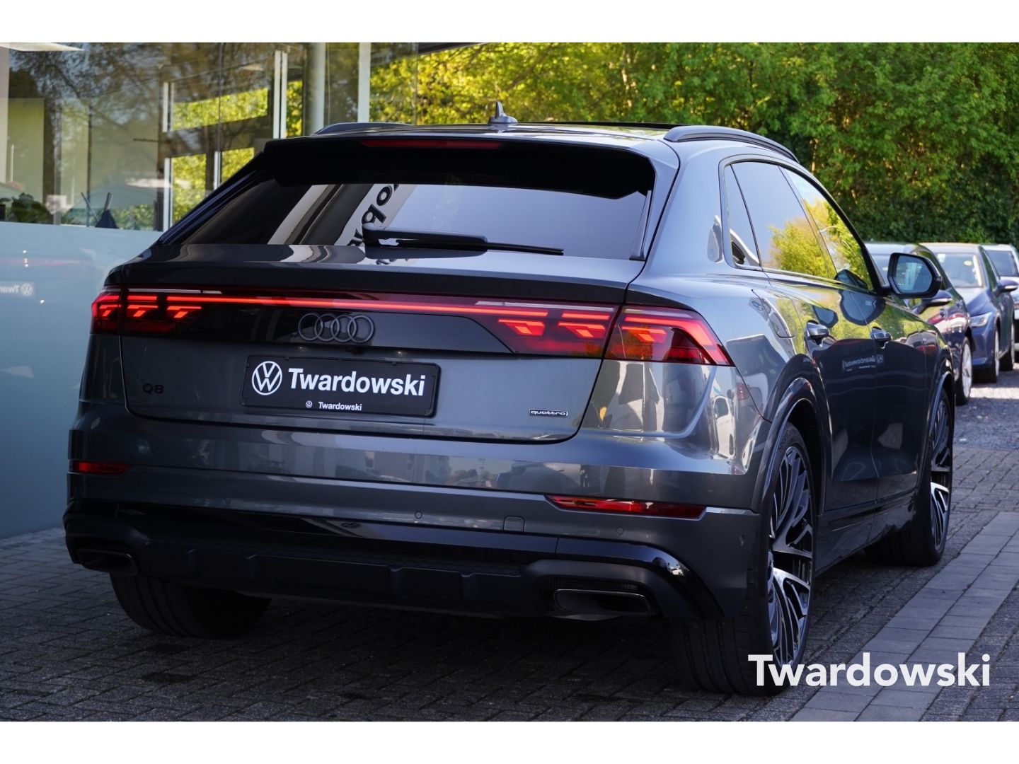 Audi Q8 S line Pano HUD Matrix 23'' B&O AHK 360°