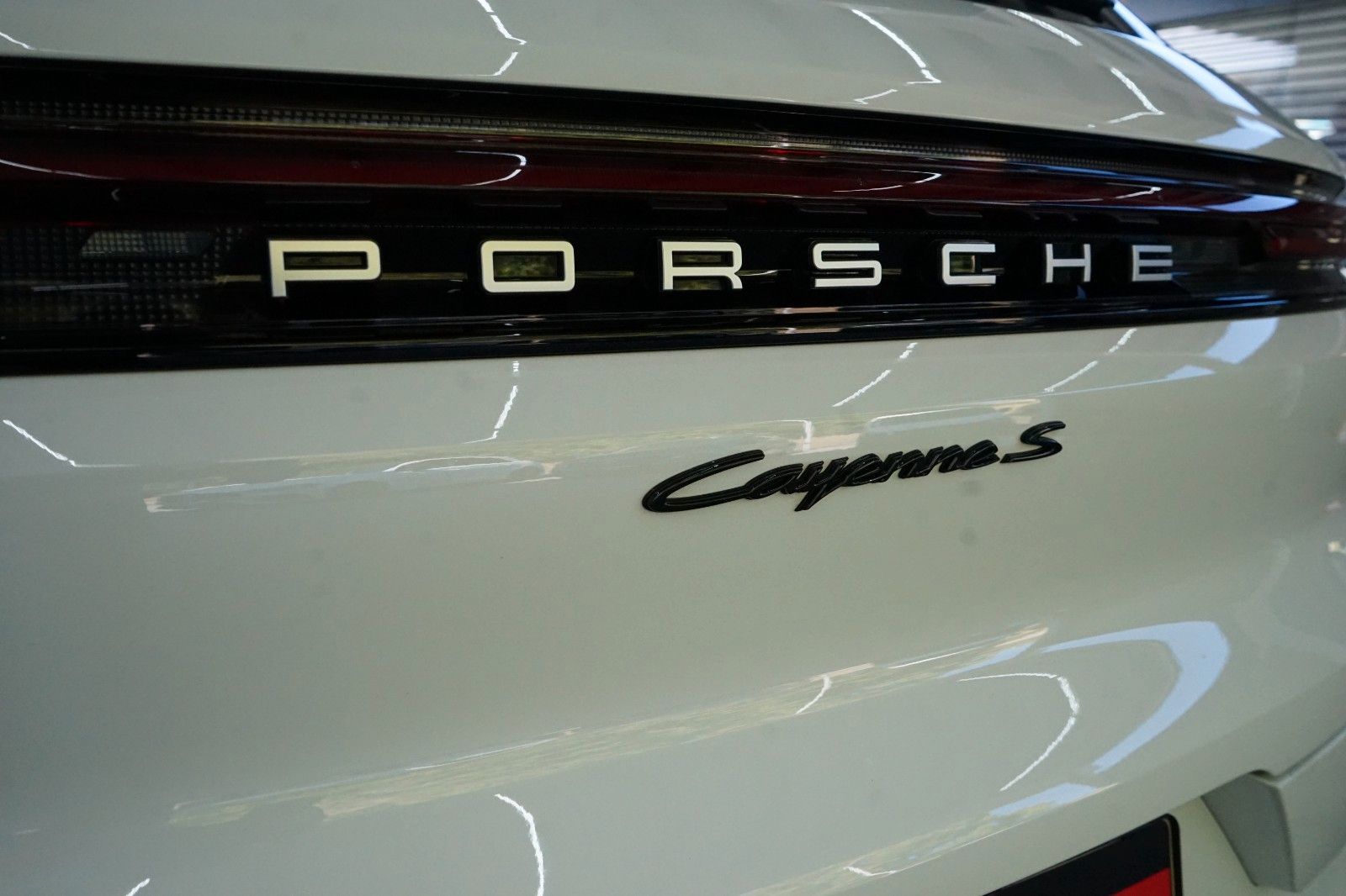 Porsche Cayenne S E-Hybrid/SportDesign/HD/PDCC/Mega-Spec