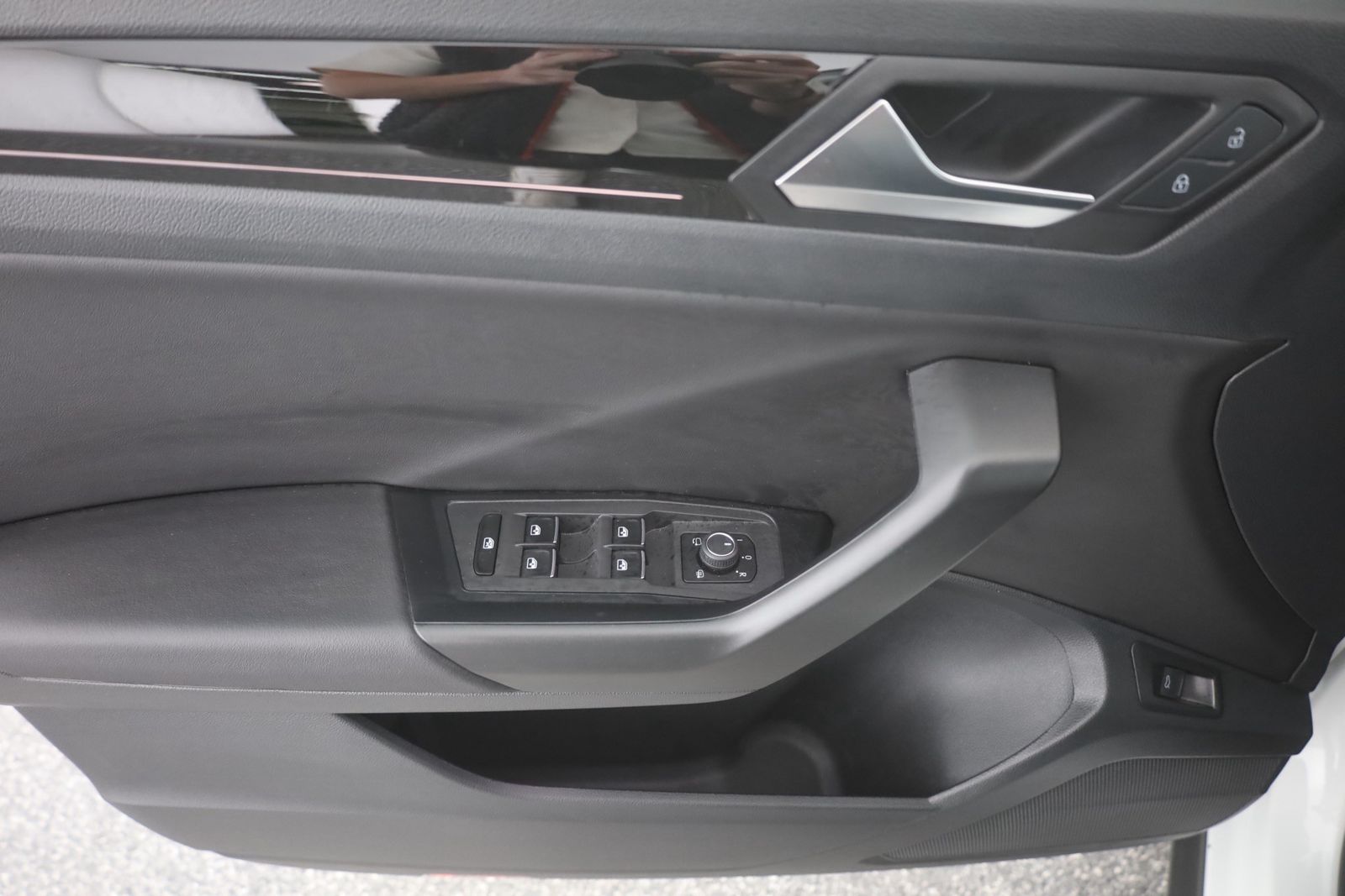 Volkswagen T-Roc 2.0 TSI R 4Motion - Samsaru's Car Outlet
