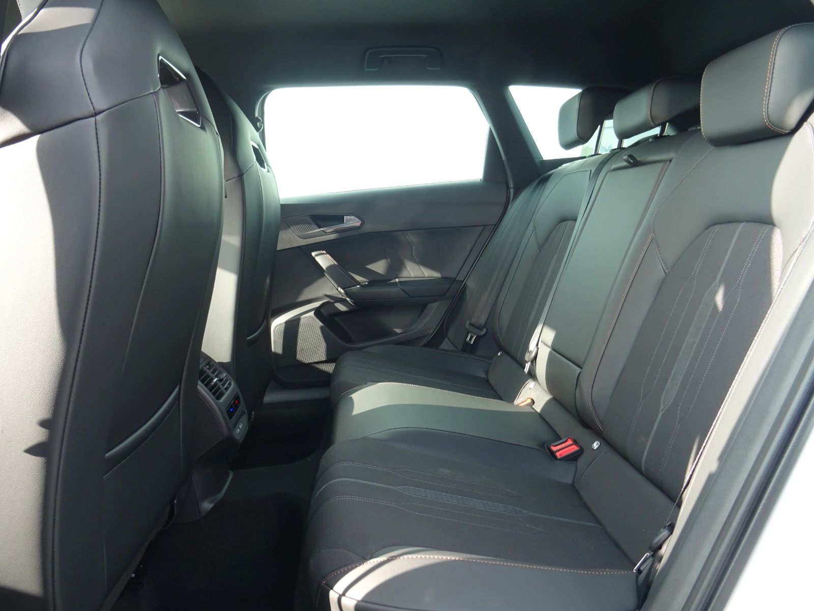 Cupra Leon Sportstourer VZ 1.4 e-HYBRID DSG - Samsaru's Car Outlet