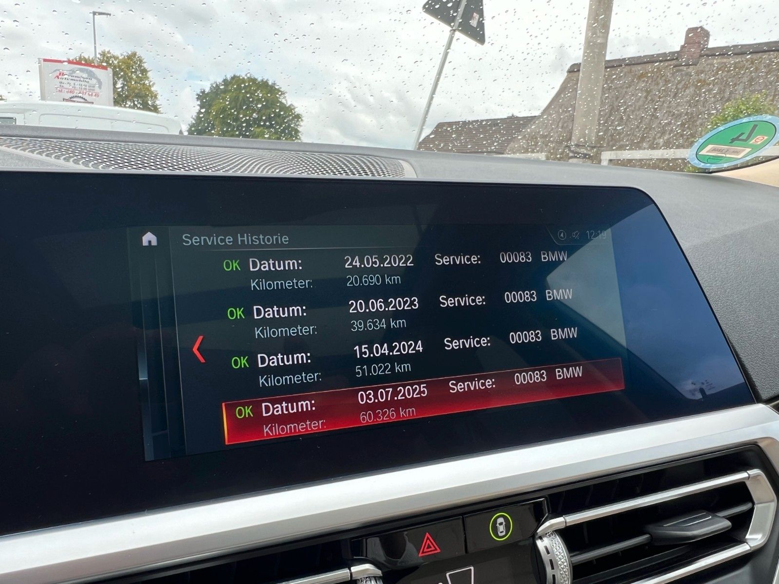 BMW 320i - Samsaru's Car Outlet