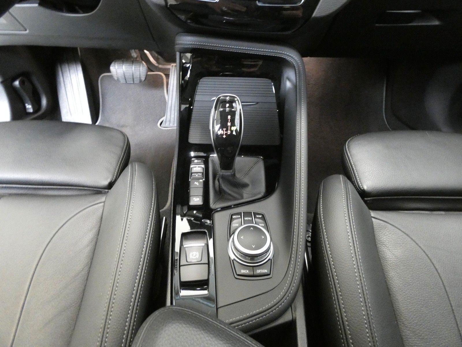 BMW X1 xDrive 20 i xLine - Samsaru's Car Outlet