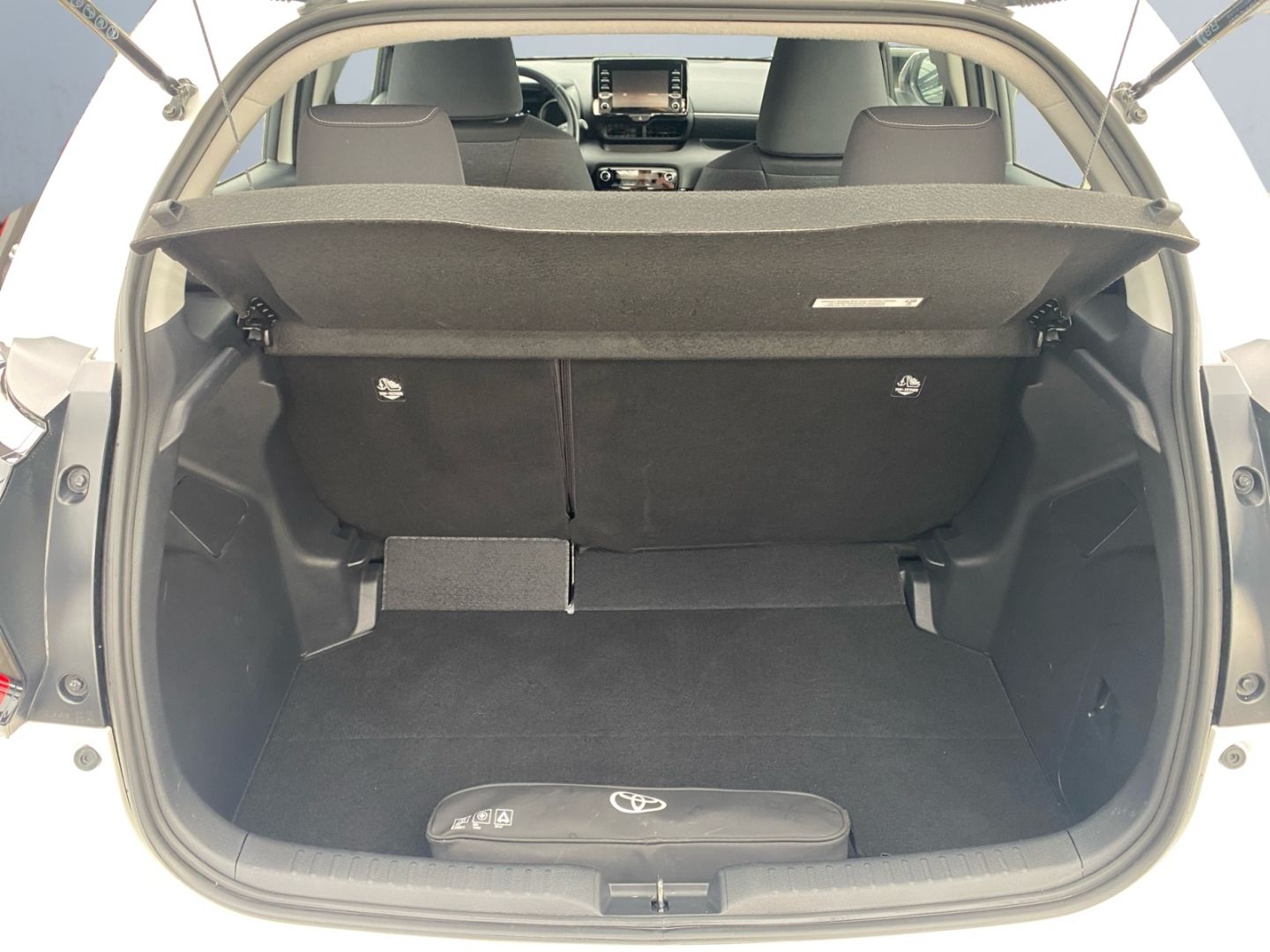 Toyota Yaris Hybrid 1.5 VVT-i - Samsaru's Car Outlet