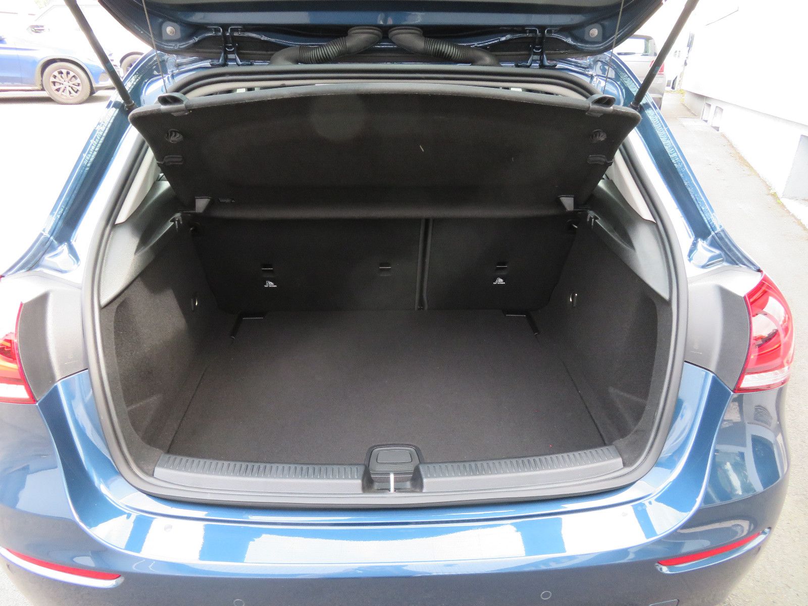 Mercedes-Benz A180 d Aut. - Samsaru's Car Outlet