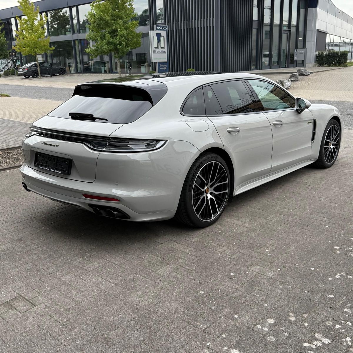 Porsche Panamera Sport Turismo 4 E-Hybrid Platinum Editi