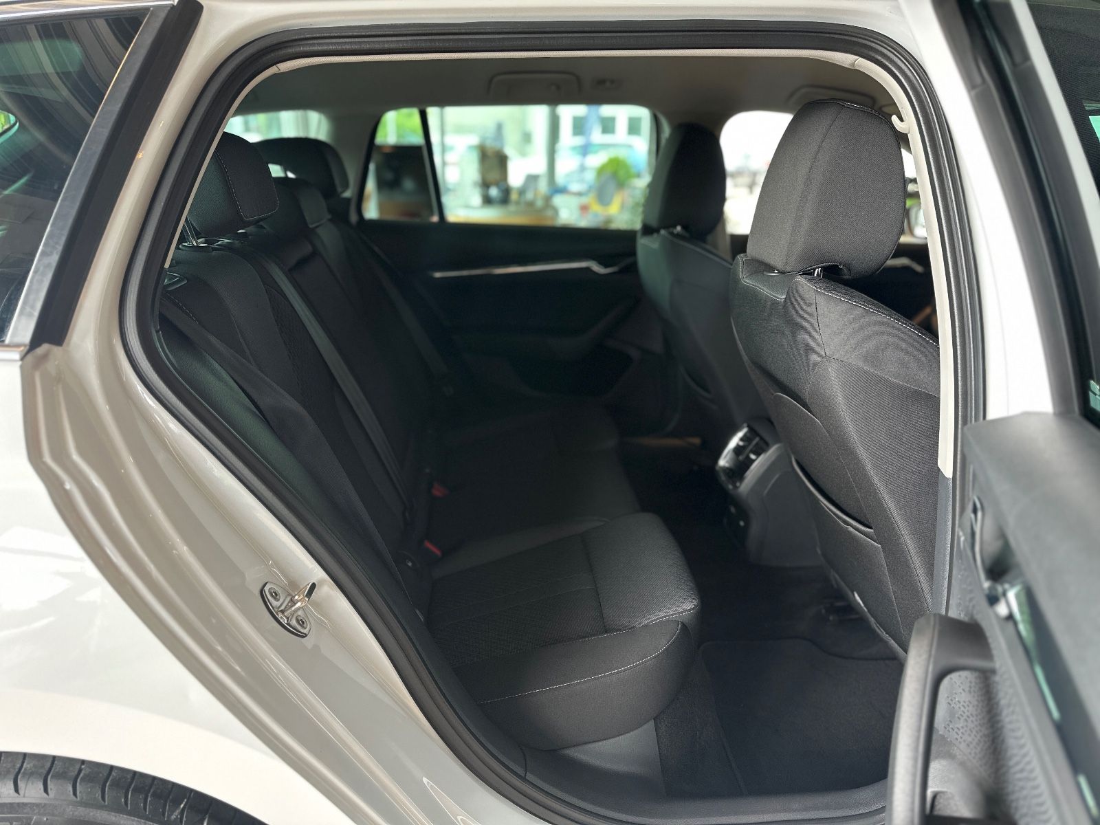 Skoda Octavia Combi - Samsaru's Car Outlet