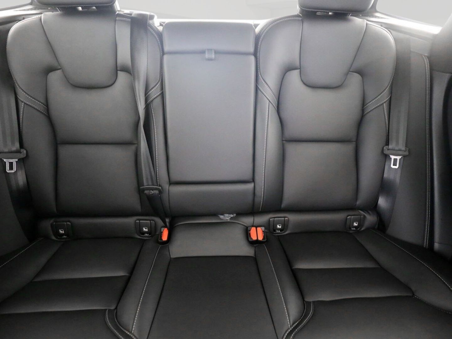 Volvo XC60 T6 Plus Black Edition Plug-In Hybrid AWD - Samsaru's Car Outlet