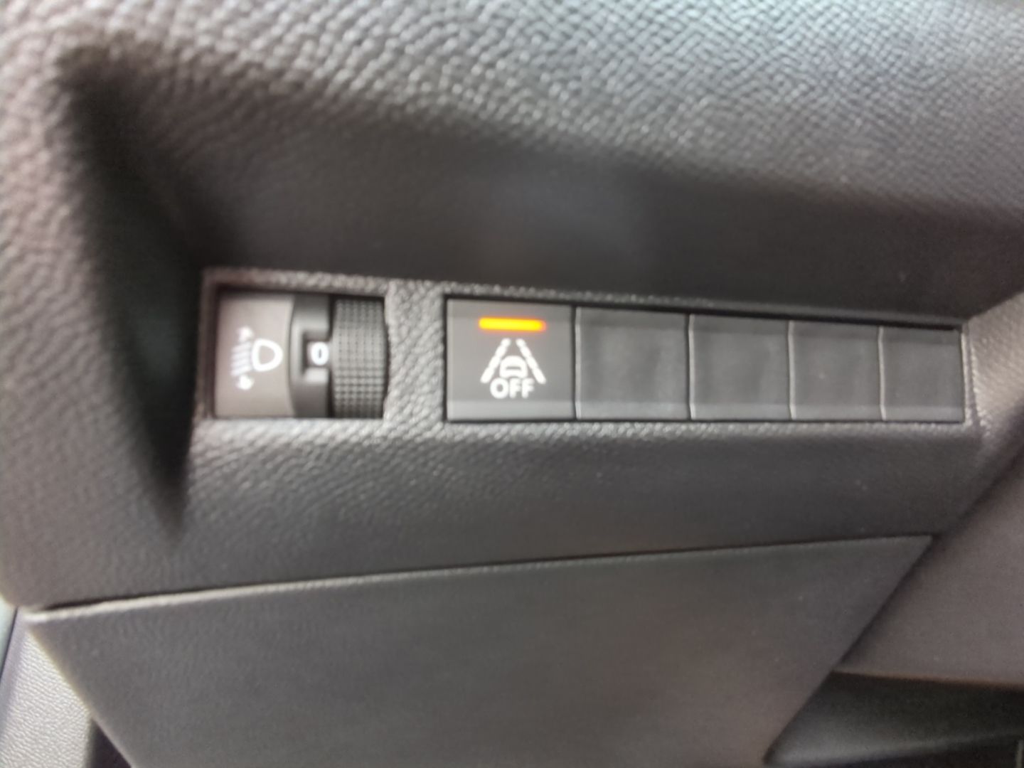 Peugeot e-2008 Active Elektromotor 136 - Samsaru's Car Outlet