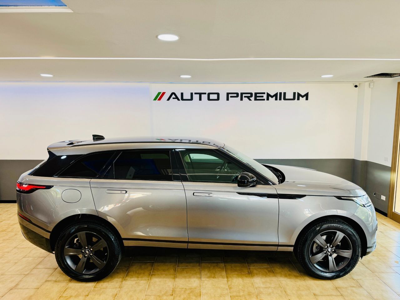 Range Rover Velar 2.0D - Samsaru's Car Outlet