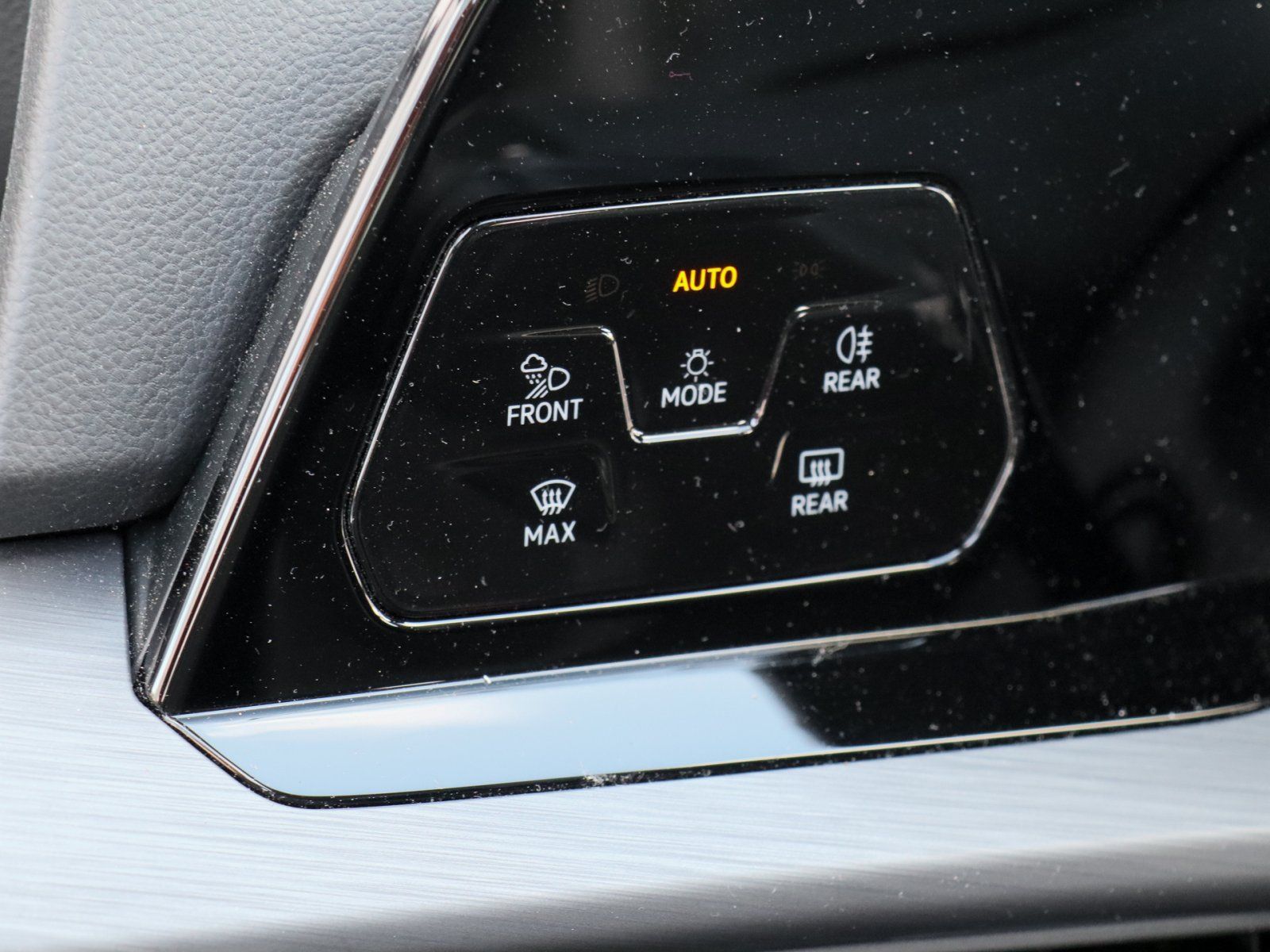 Volkswagen Golf Style 2.0 TDI DSG - Samsaru's Car Outlet