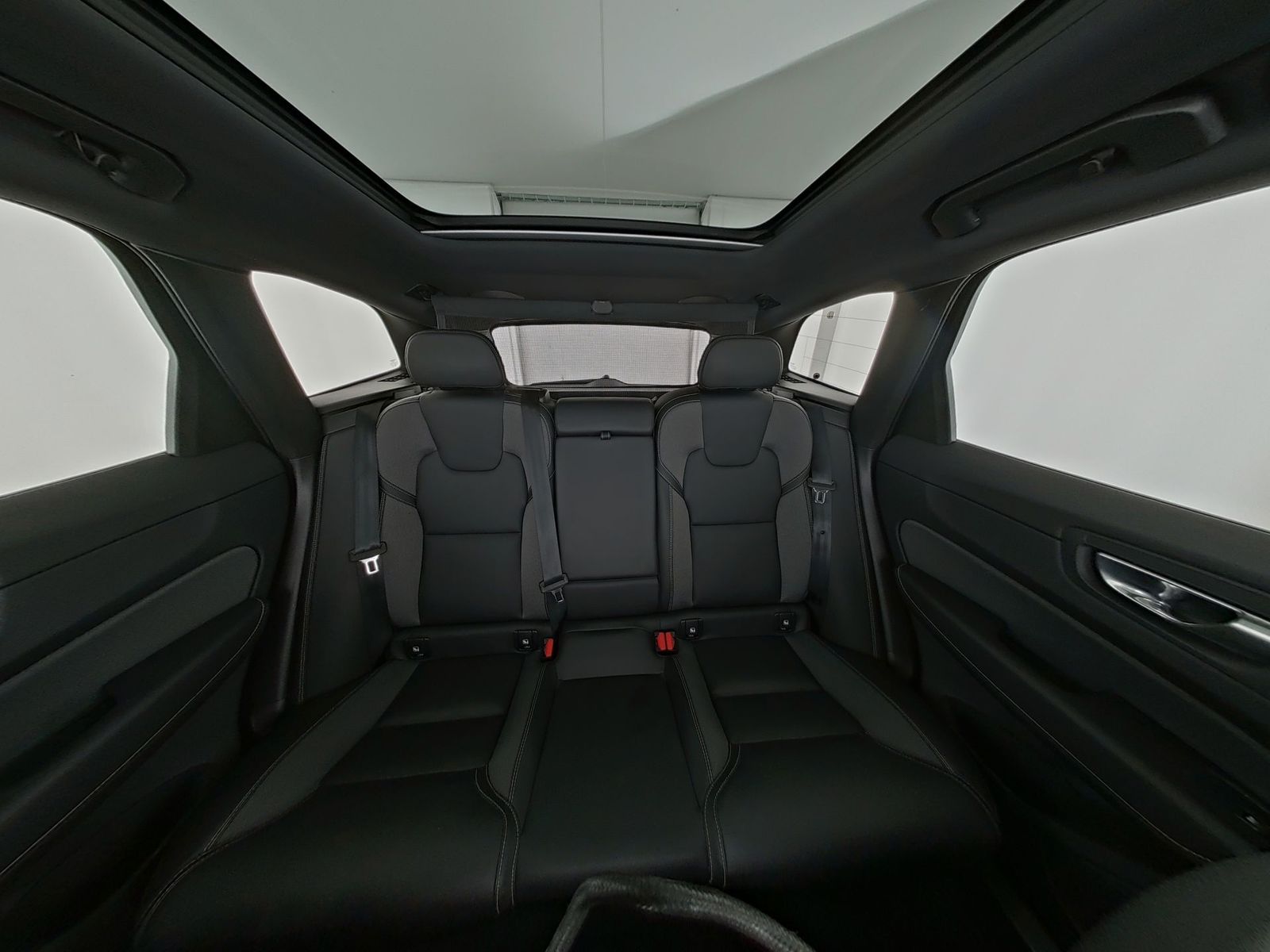 Volvo XC60 Ultra Dark ACC|Pano|Business-Paket Pro|AHK