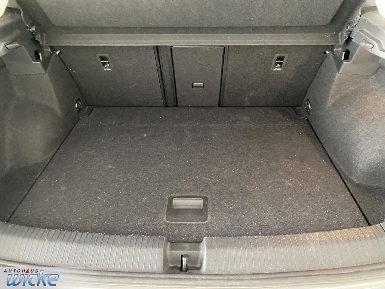 Volkswagen T-Roc 1.0 TSI Life - Samsaru's Car Outlet