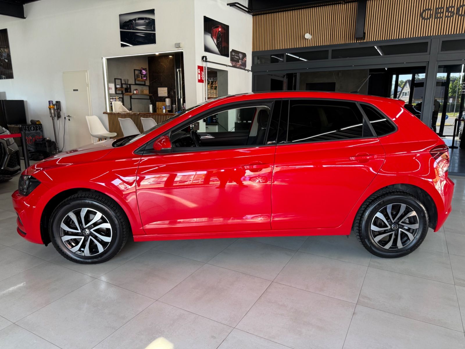 Volkswagen Polo 1.0 TSI Comfortline - Samsaru's Car Outlet