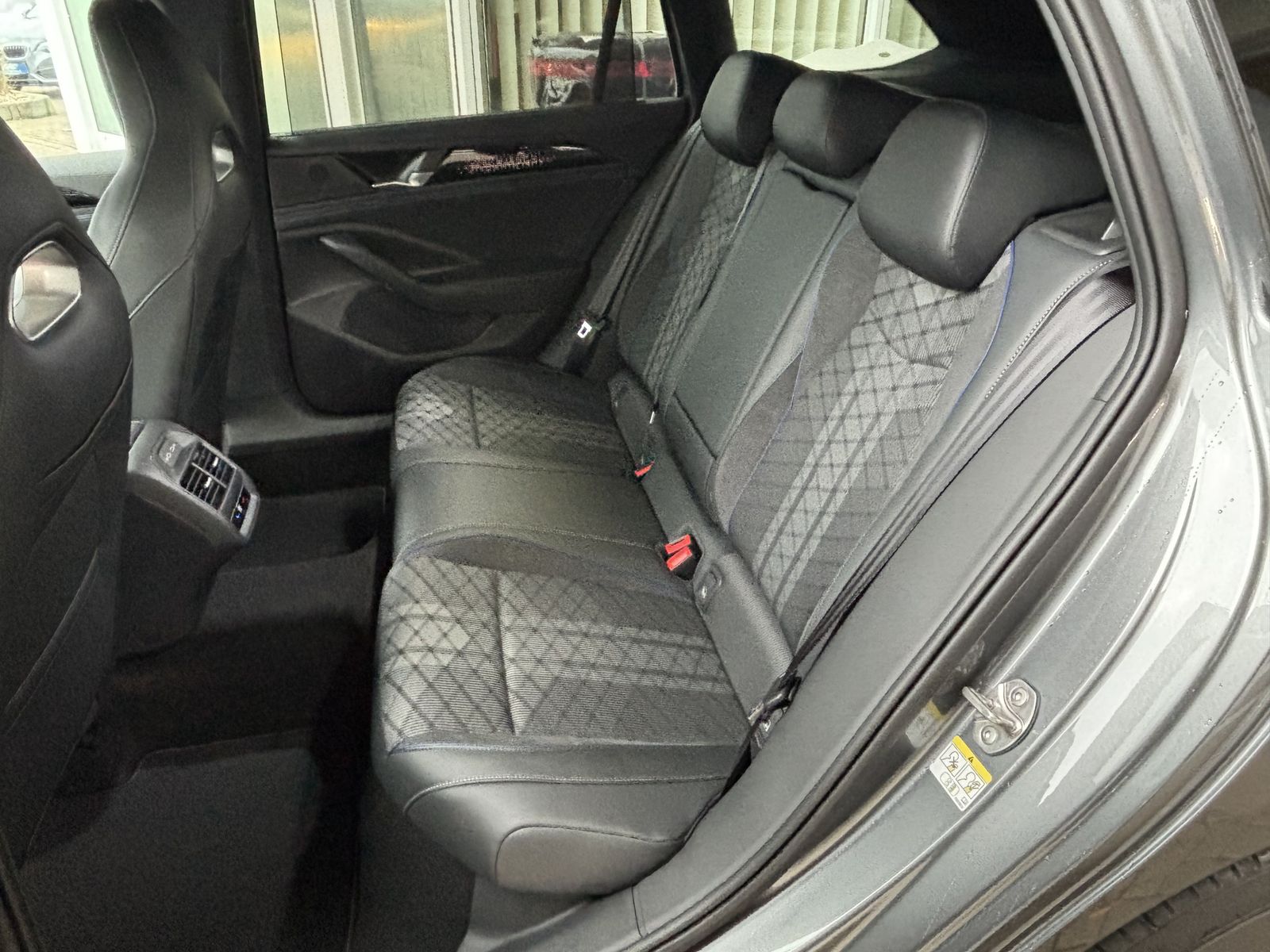 Volkswagen Passat Variant 2.0 TDI-4-Motion R-Line Black +++