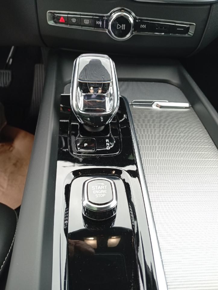 Volvo XC60 B4D Gear. Ultimate Dark AWD/Head-UP/Pano-D.