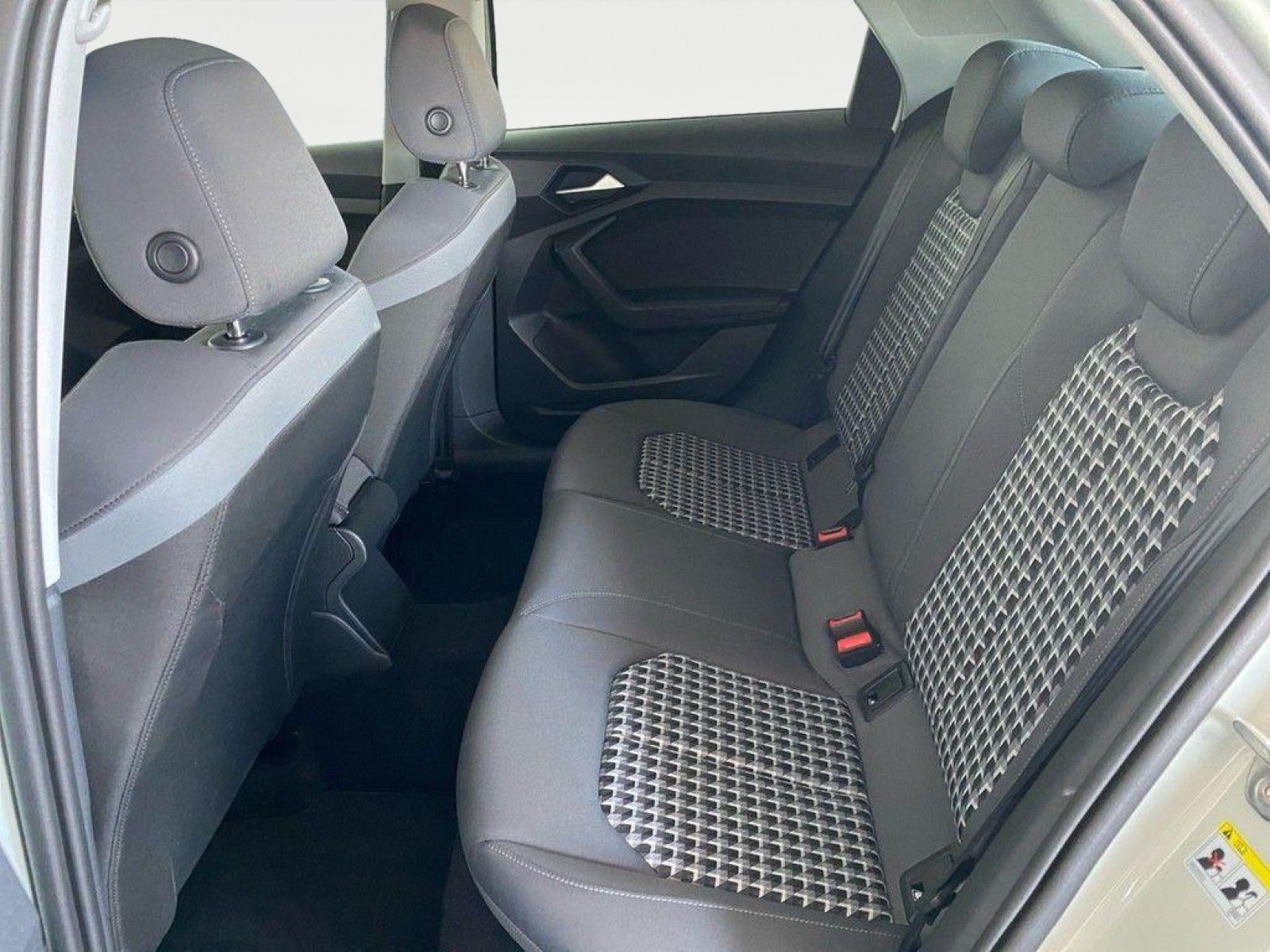 Audi A1 Sportback 25 TFSI advanced - Samsaru's Car Outlet