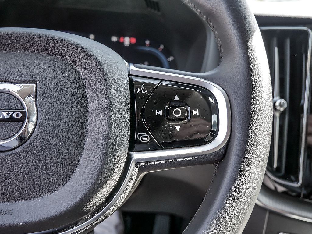 Volvo XC60 B4 Plus Dark AWD