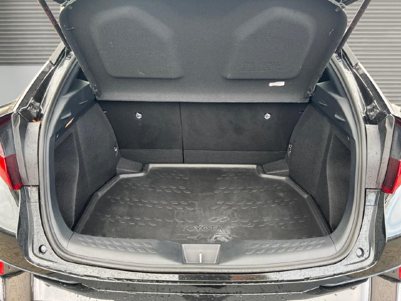 Toyota 1.8 L Hybrid Business Edition