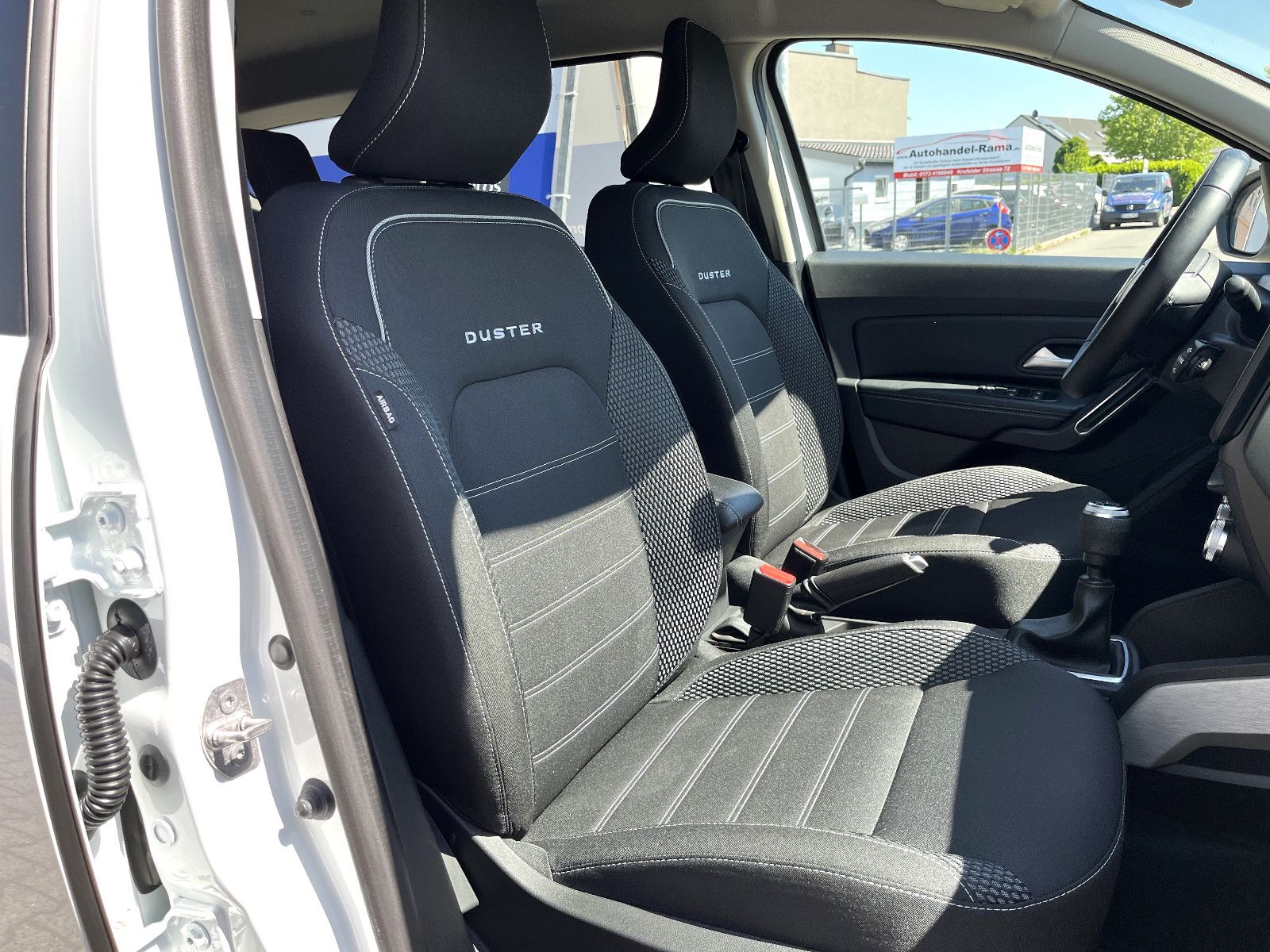 Dacia Duster TCe 100 Prestige - Samsaru's Car Outlet
